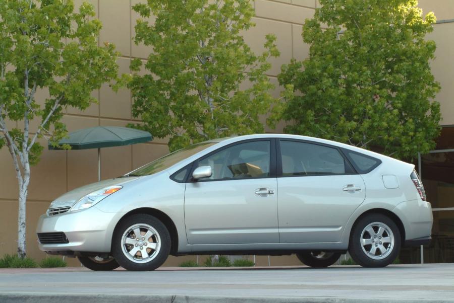  Toyota Prius 2004 года  (фото 35 из 48)